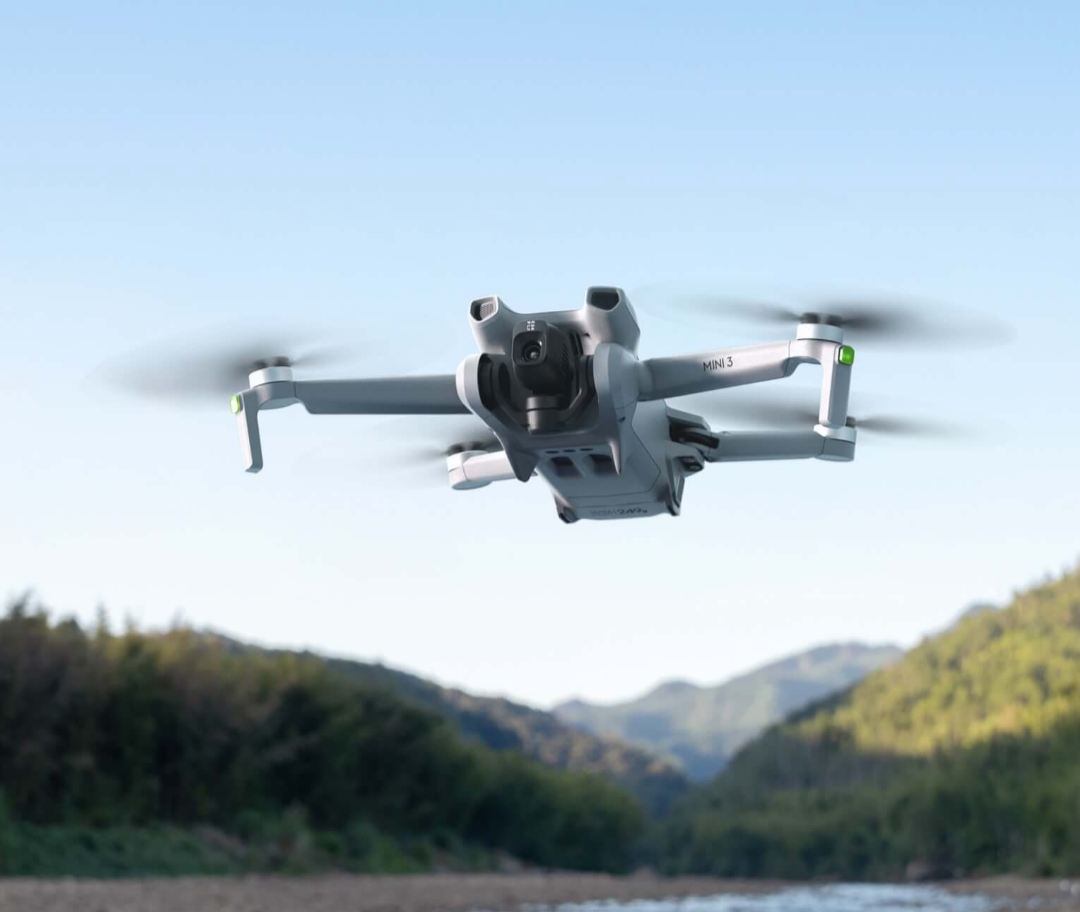 En cas de besoin pour des vidéos et images plus aériennes je suis également déclaré à la DGAC et équipé d'un drone.